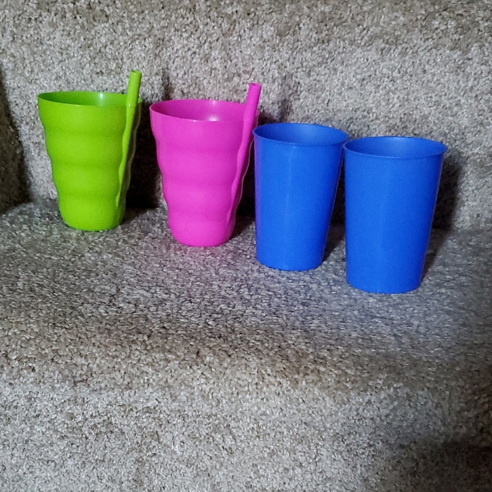Colorful Plastic Cups Set